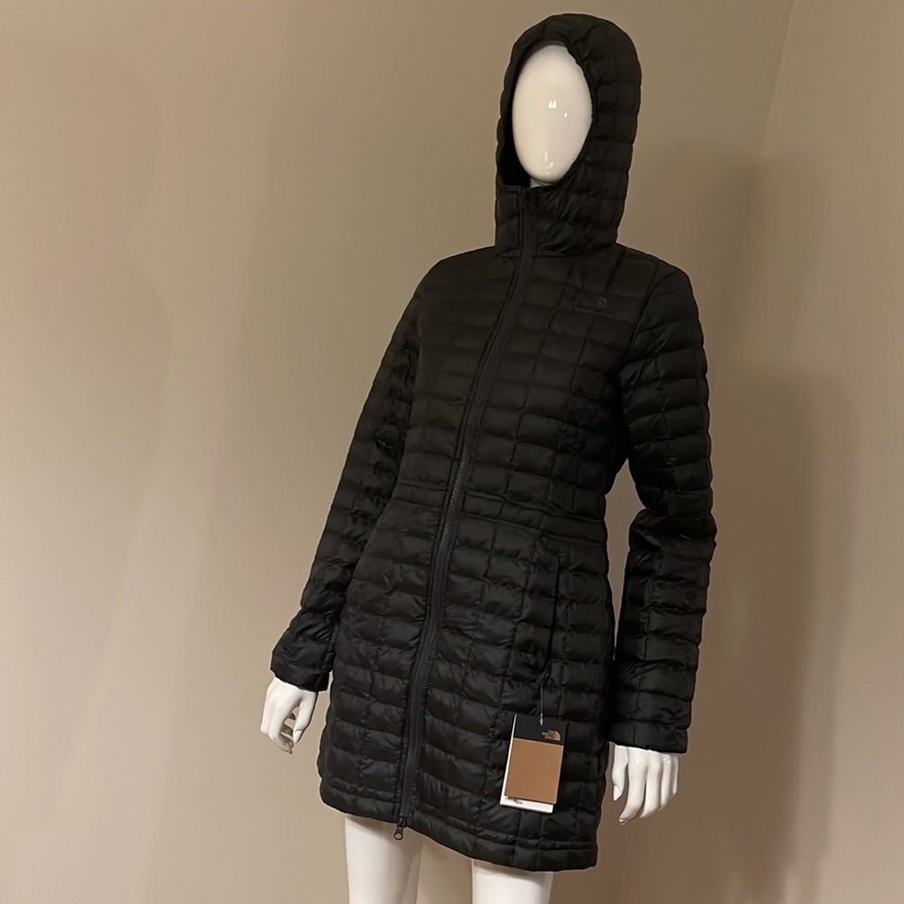 The North Face Women's Eco Thermoball Parka 2, Medium - Picture 15 of 17